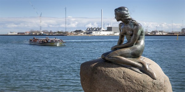  The statue of the Little Mermaid
